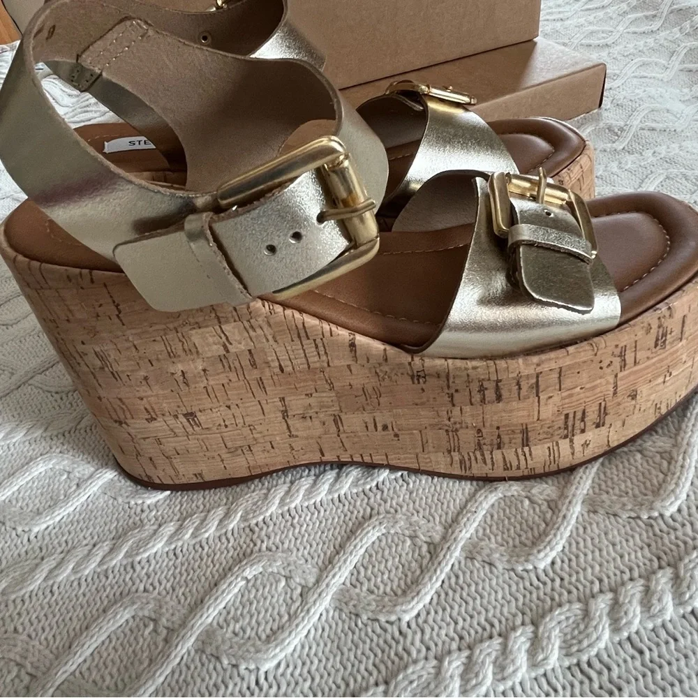 Steve Madden Cork-Textured Platform Wedge Sandals Gold Leather SZ 9 - Picture 12 of 15